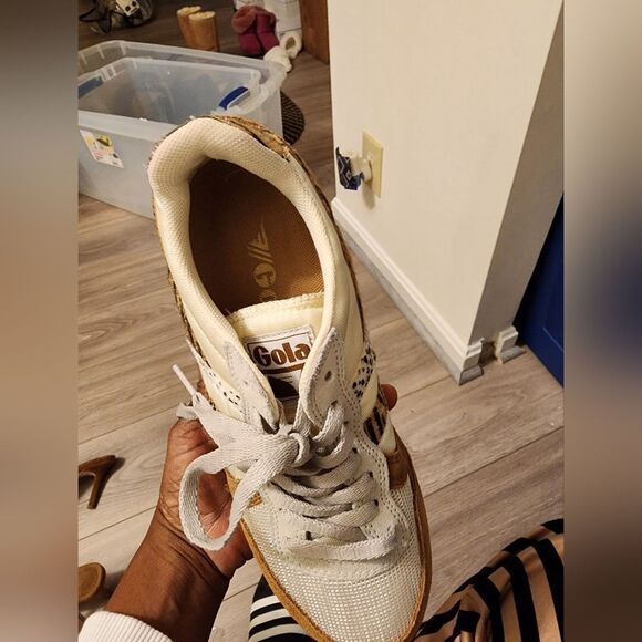 Gold  - Picture 4 of 12